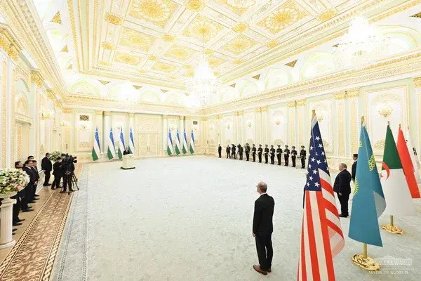 President of Uzbekistan receives the newly appointed ambassadors