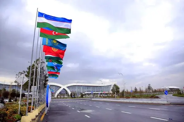 Шавкат Мирзиёев прибыл в Самарканд