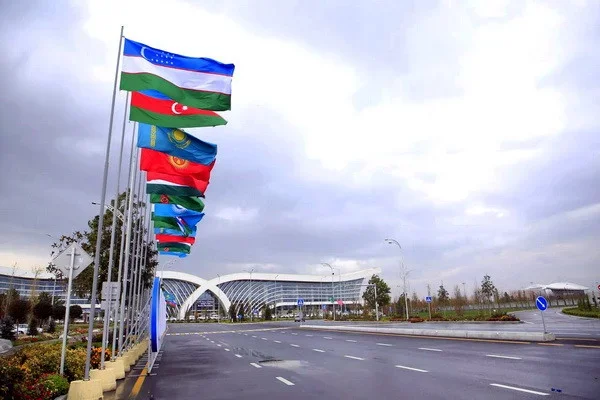 Shavkat Mirziyoyev arrives in Samarkand