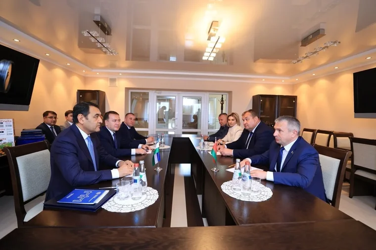 Делегация Ферганской области изучает агропром Беларуси
