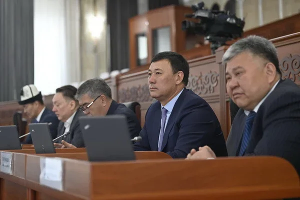 Kyrgyz parliament considers draft law on ratification of the Protocol on Amendments to the Agreement between Kyrgyzstan and Uzbekistan on Mutual Travel Considered
