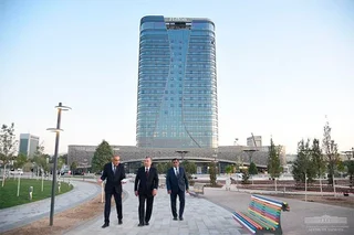 Uzbek head visits Tashkent city