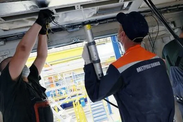 Tashkent Metropoliteni works on eliminating air conditioning system issues in subway cars