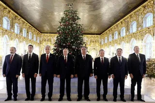 Ўзбекистон Президенти Санкт-Петербургнинг тарихий обидалари билан танишди