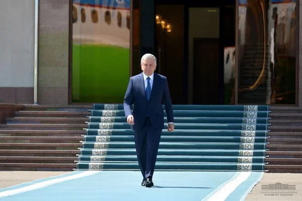 Шавкат Мирзиёев отбыл в Тегеран