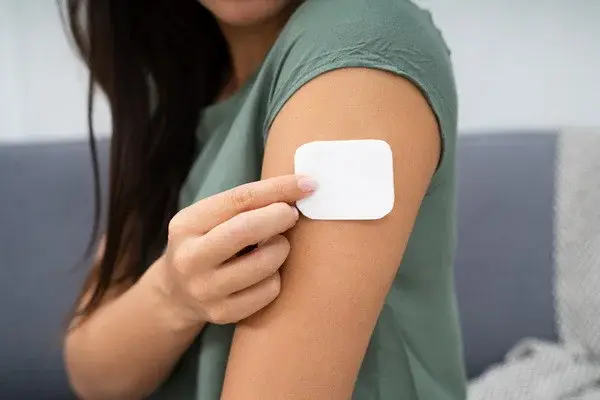 Компания Vaxxas создала первый пластырь с белковой вакциной против COVID-19