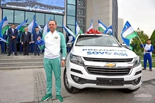 Sergey Denisenko receives a gift from the President - the Trailblazer SUV