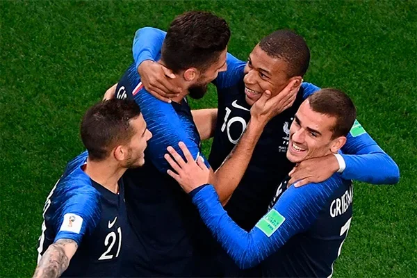 Kylian Mbappe’s goal sends France into knockout stages