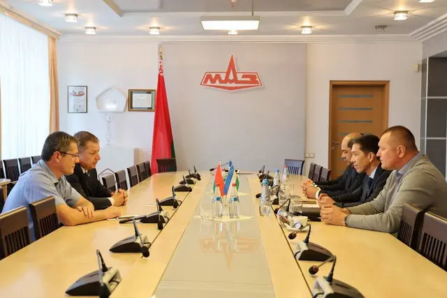 Uzbek Migration Agency Delegation Visits Minsk Auto Plant