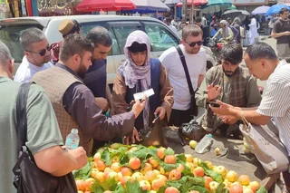 Uzbek Entrepreneurs Tour Mandavi Market in Kabul