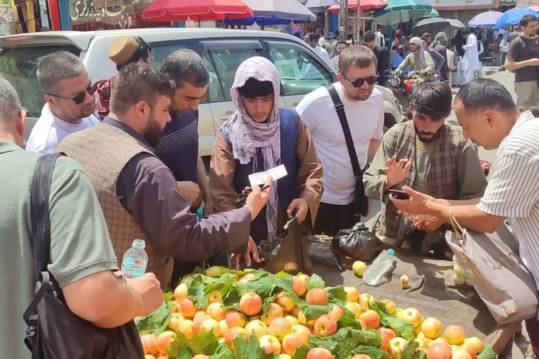 Uzbek Entrepreneurs Tour Mandavi Market in Kabul