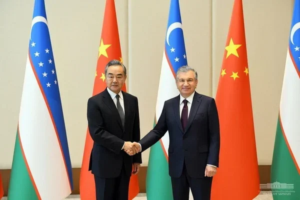 President of Uzbekistan receives the Chinese FM