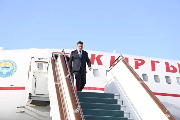 President of the Kyrgyz Republic arrives in Uzbekistan