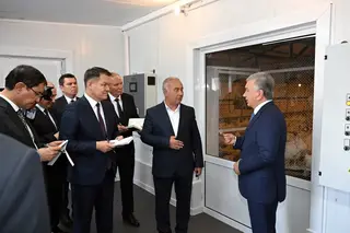 Мирзиёев Кегейлидаги паррандачилик фермасини кўздан кечирди