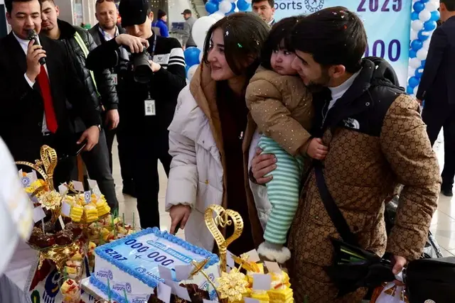 "Uzbekistan Airports" kompaniyasi Qarshi aeroportida 15 millioninchi yo‘lovchini kutib oldi