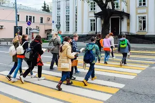 Significance of pedestrian clothing color in prevention of traffic accidents
