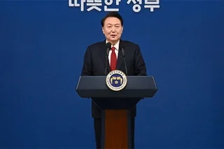 Президент Южной Кореи объявил о введении военного положения