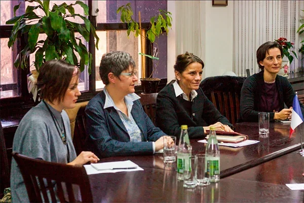 Head of Uzbek Tourism Committee meets with French envoy