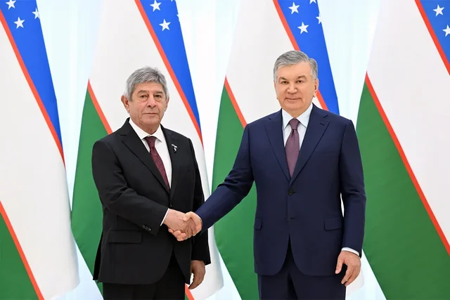 Oʻzbekiston Prezidenti Ozarbayjon elchisini qabul qildi