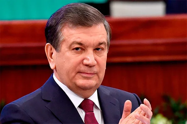 Президент Узбекистана наградил долгожителей