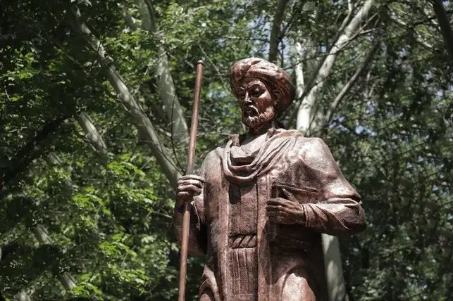 В Оше открыт памятник Алишеру Навои