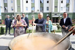 Shavkat Mirziyoyev Surxondaryo viloyatida qurilayotgan “Yangi O‘zbekiston” majmuasini borib ko‘rdi