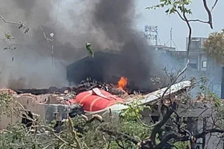 Пассажирский самолёт Air India потерпел крушение при взлёте в аэропорту Ахмедабада