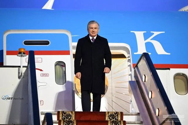 President of Uzbekistan arrives in St. Petersburg