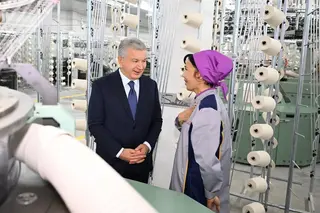 Мирзиёев Қарши шаҳридаги 54 миллион долларлик тўқимачилик фабрикасига ташриф буюрди