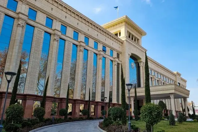 Алишер Агзамходжаев Халқаро муносабатлар қўмитаси раиси этиб тайинланди