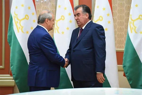 Uzbek FM holds negotiations with Tajik President