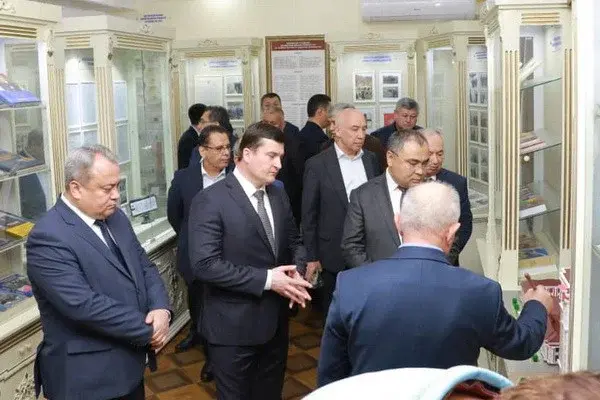 A delegation of Uzbekistan visits the museum and the Research Institute in Tajikistan