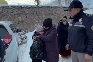 Chimyonda yo‘qolib qolgan qizcha oilasiga qaytarildi
