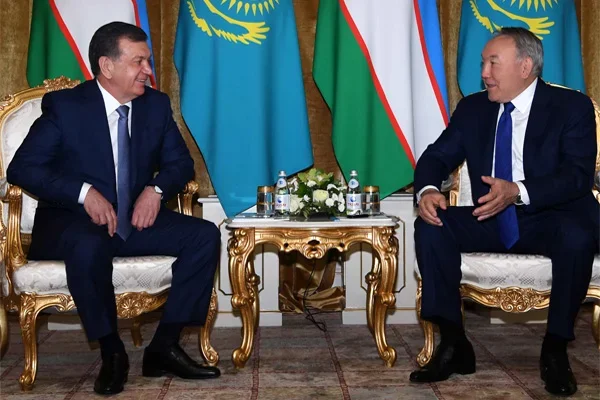Presidents of Uzbekistan and Kazakhstan hold talks in narrow format