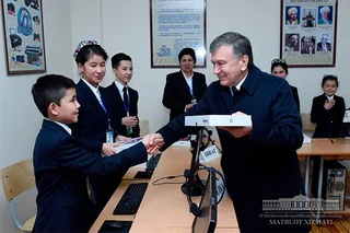 Shavkat Mirziyoyev visits school named after Abdulla Aripov