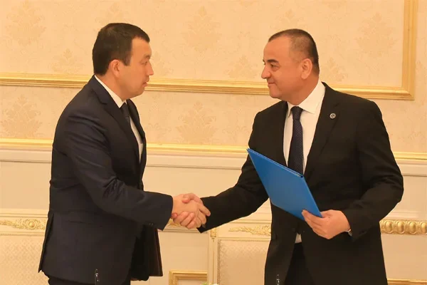 Железнодорожные компании Узбекистана и Казахстана подписали соглашение о стратегическом сотрудничестве