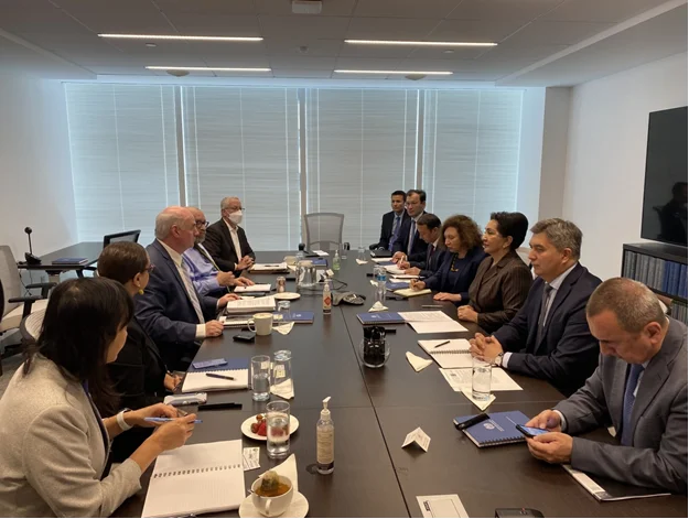 Uzbek delegation holds a briefing with USCIB
