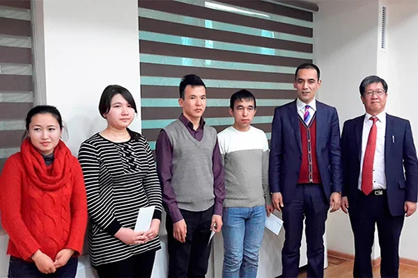 Shinhan Bank provides three scholarships for IUT students