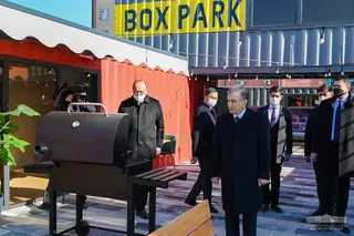 President gets acquainted with the roadside infrastructure