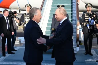 Президент Узбекистана тепло проводил Президента России