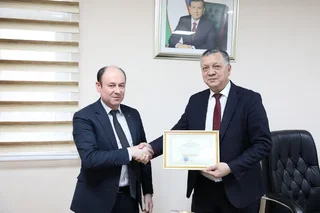 Davlat va huquq institutiga inson huquqlari va Xitoy madaniyatiga oid adabiyotlar beg‘araz ravishda topshirildi