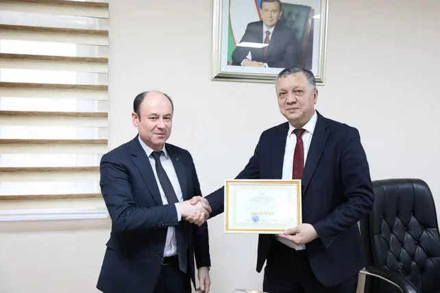 Davlat va huquq institutiga inson huquqlari va Xitoy madaniyatiga oid adabiyotlar beg‘araz ravishda topshirildi
