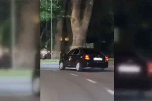 В Самарканде молодые люди устроили гонки по городу