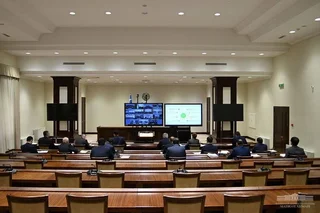 Фармацевтика ва электротехника саноатидаги долзарб масалалар муҳокама қилинди
