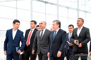 Президент Узбекистана посетил Asya Modern Serachilik