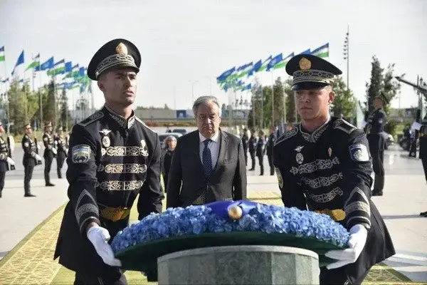 Генсек ООН посетил ряд объектов в Ташкенте