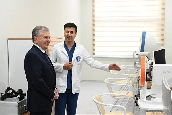 Президент посетил новые медицинские центры