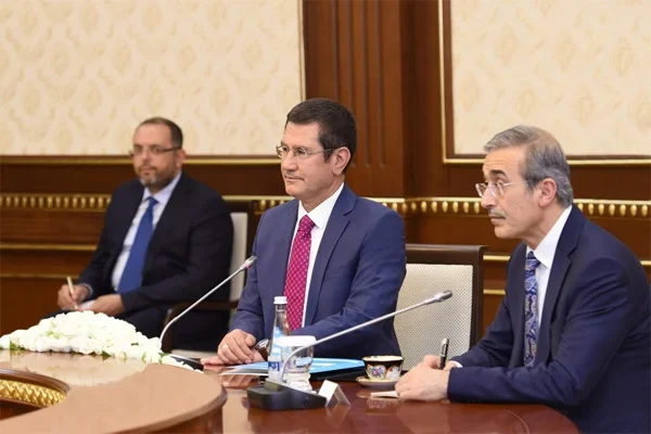 President of Uzbekistan receives Minister of National Defense of Turkey