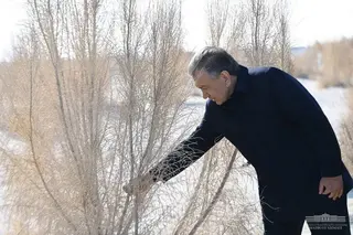 Shavkat Mirziyoyev visits the dry bottom of the Aral Sea