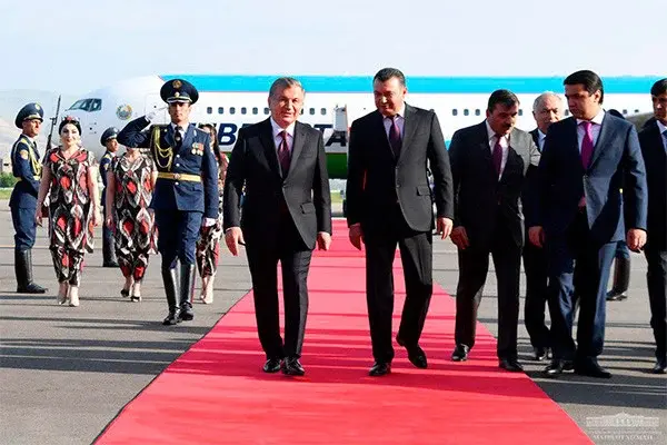 Шавкат Мирзиёев прибыл в Таджикистан